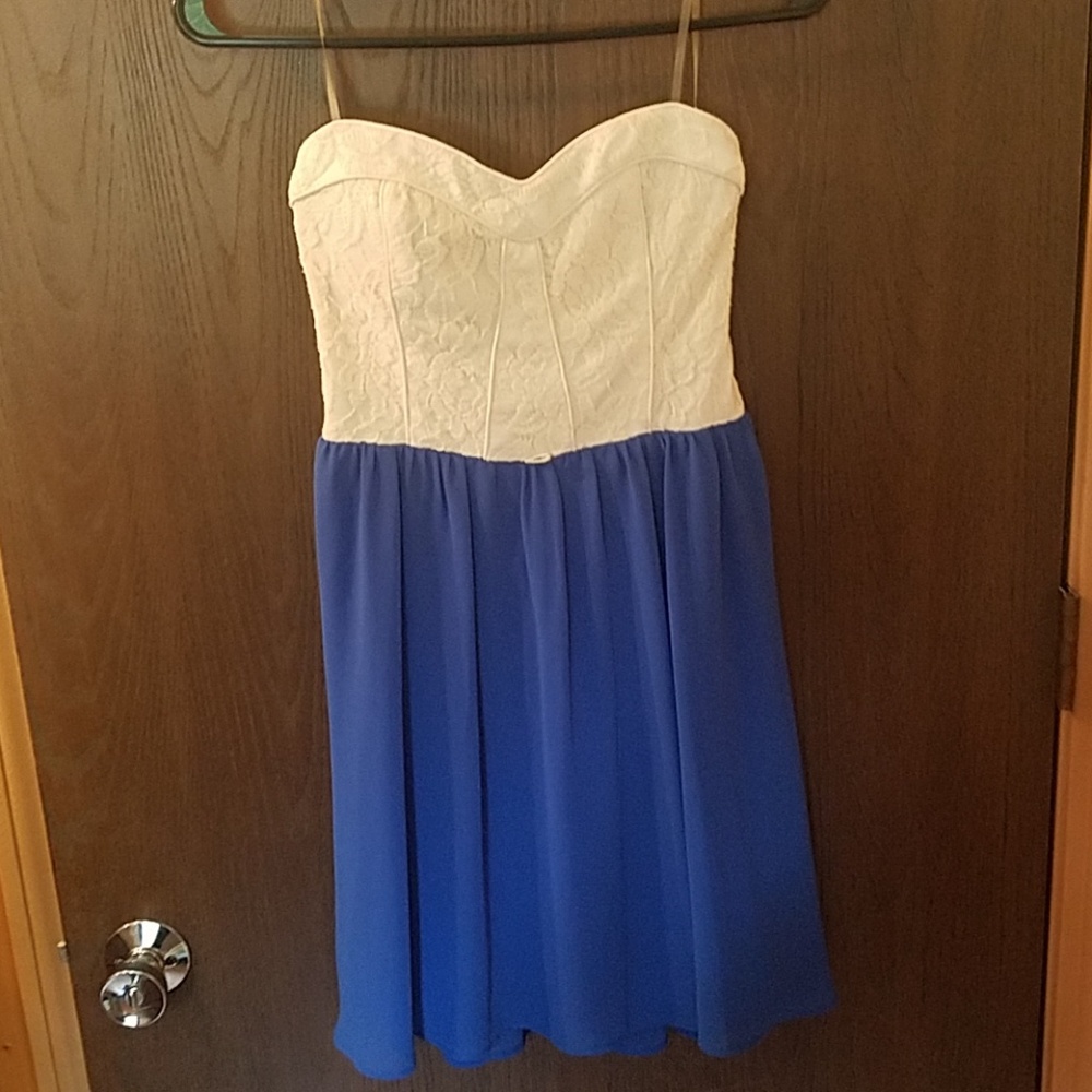 Blue and white lace detailed strapless dress